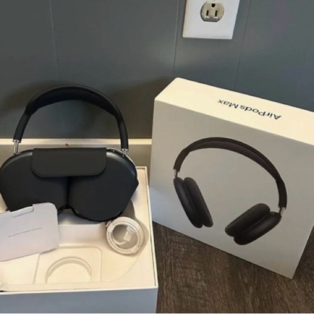 1:1 fruit @irPods Max in Black with Box